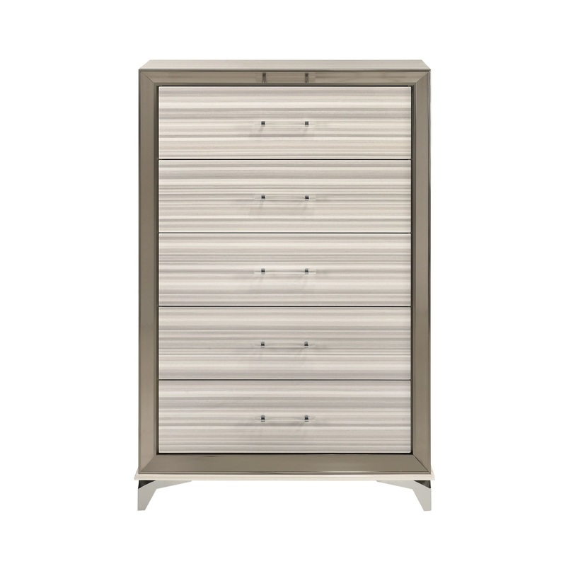 Star – Chest – White