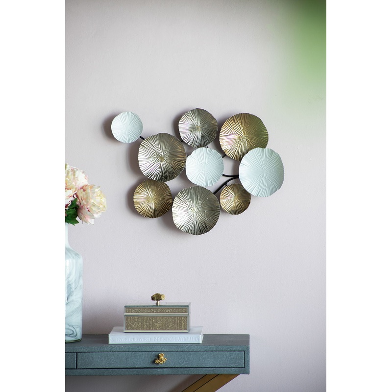 Contemporary Metal Wall Decor Accent – Golden / White